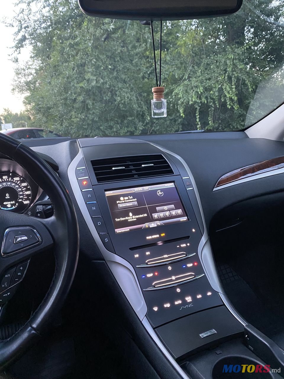 2015' Lincoln MKZ photo #4