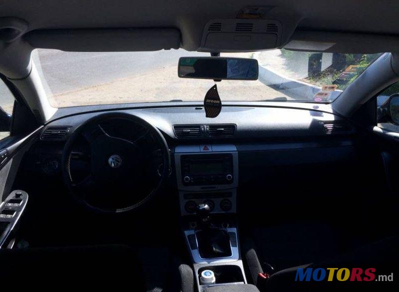 2006' Volkswagen Passat photo #2