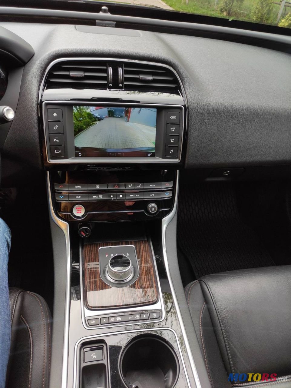 2015' Jaguar Xe photo #6