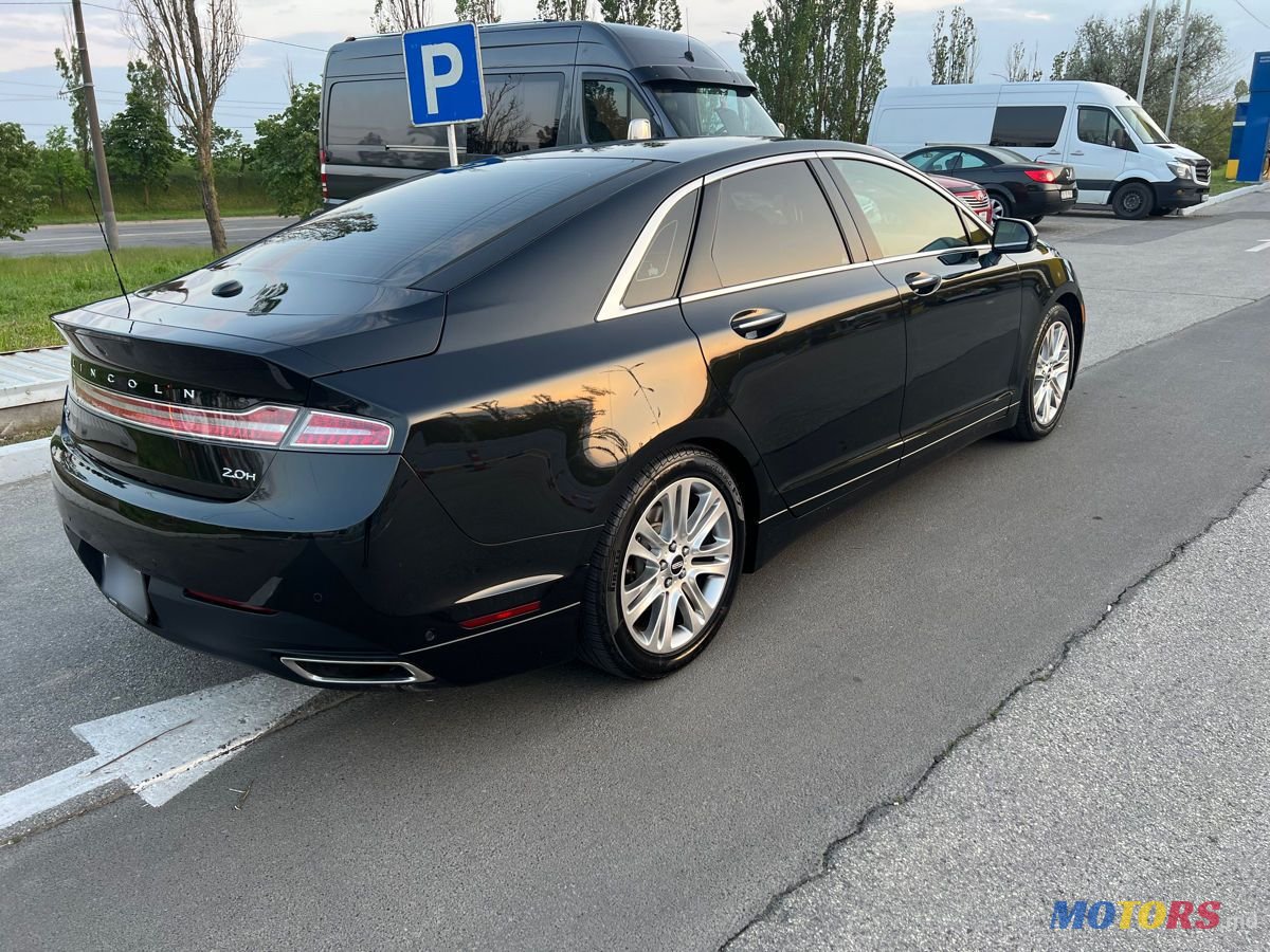2013' Lincoln MKZ photo #4