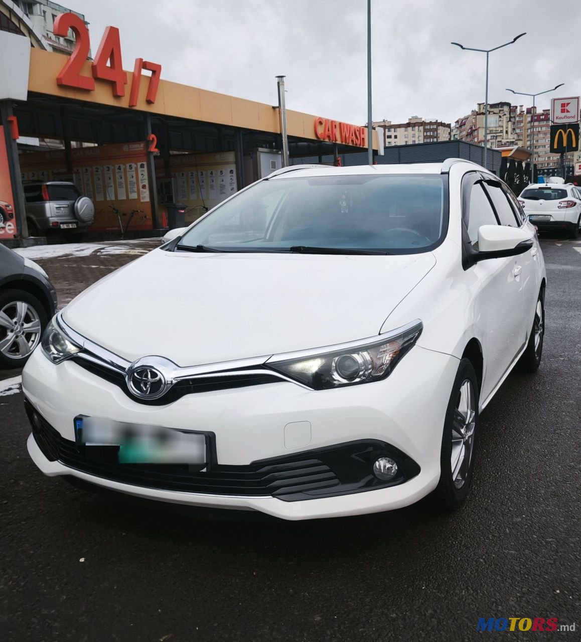 2016' Toyota Auris photo #2