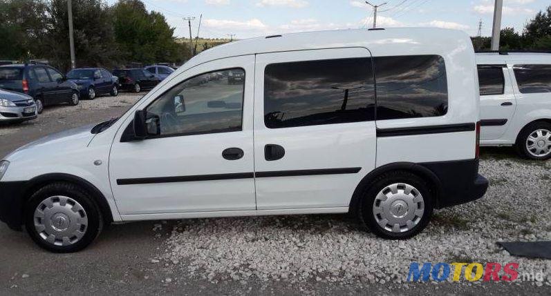 2011' Opel Combo photo #1