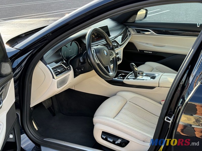 2017' BMW 7 Series photo #6
