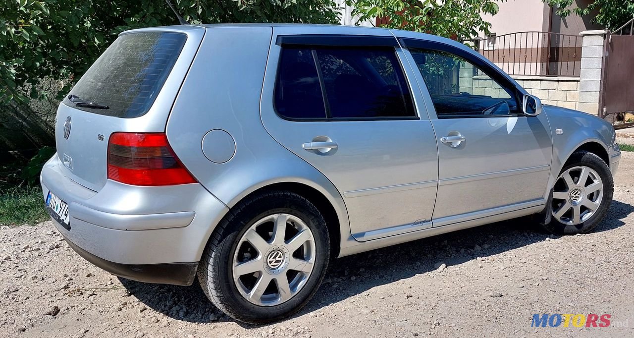 2001' Volkswagen Golf photo #2