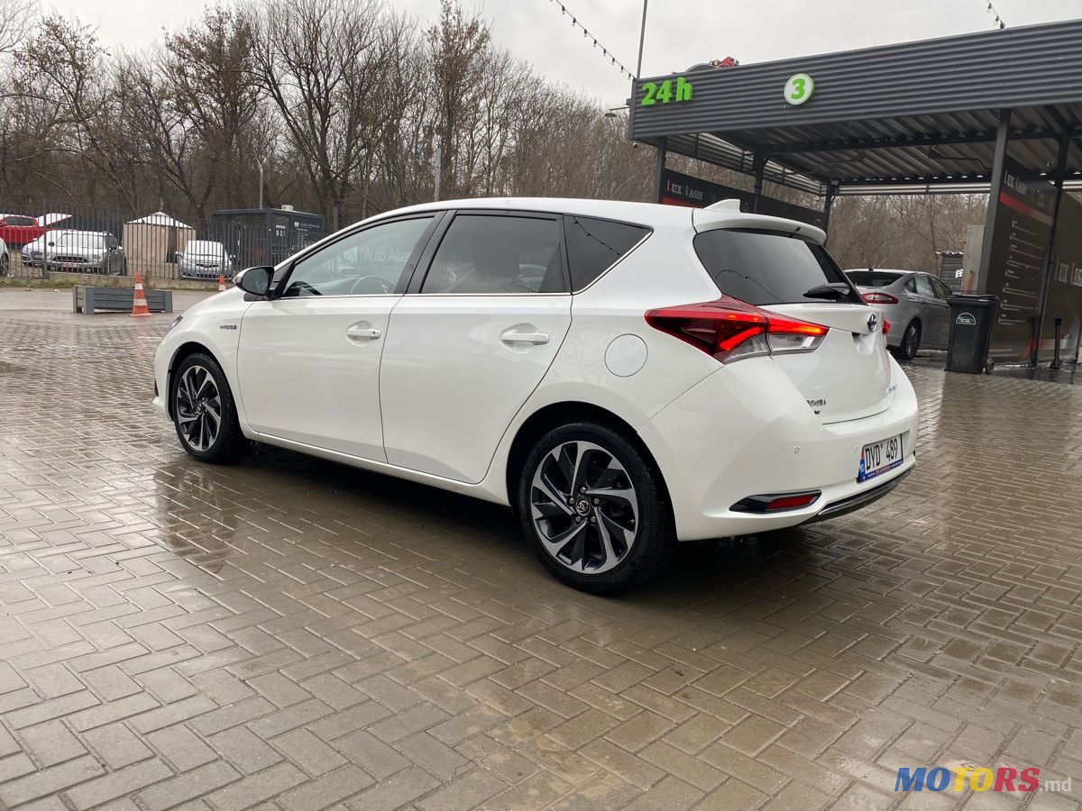 2015' Toyota Auris photo #2