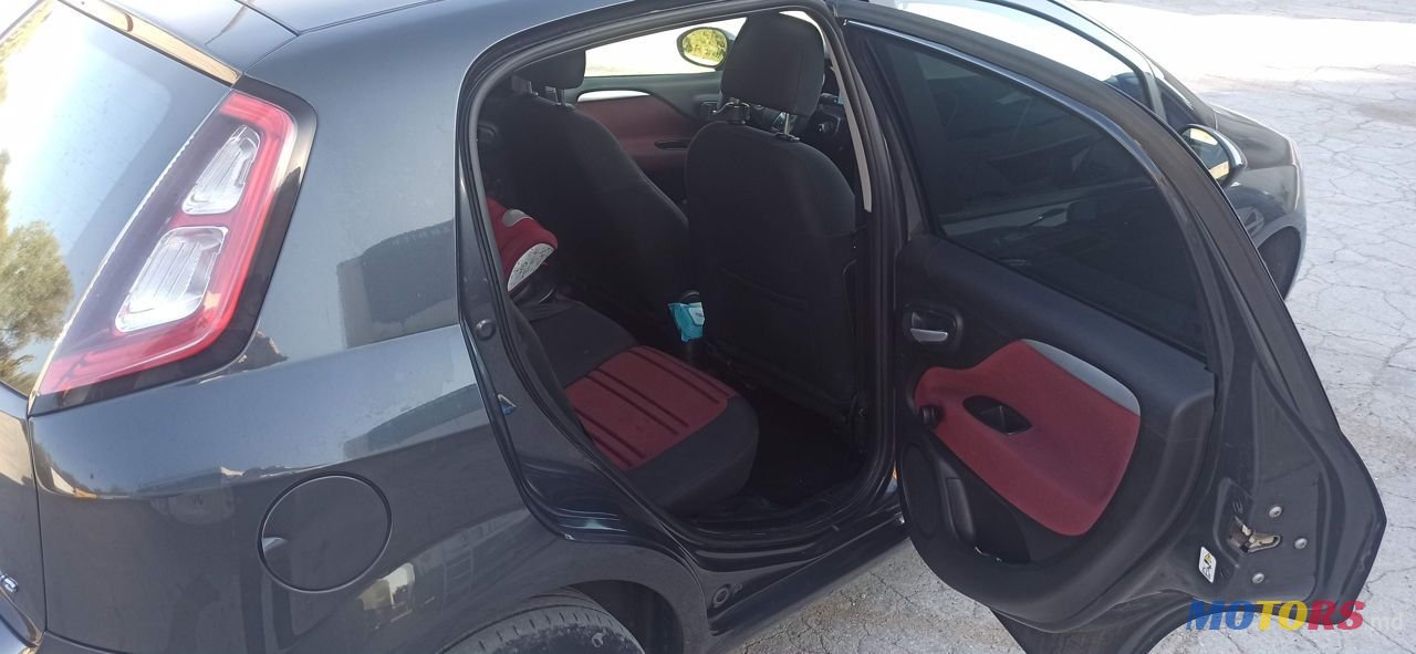 2010' Fiat Punto photo #6