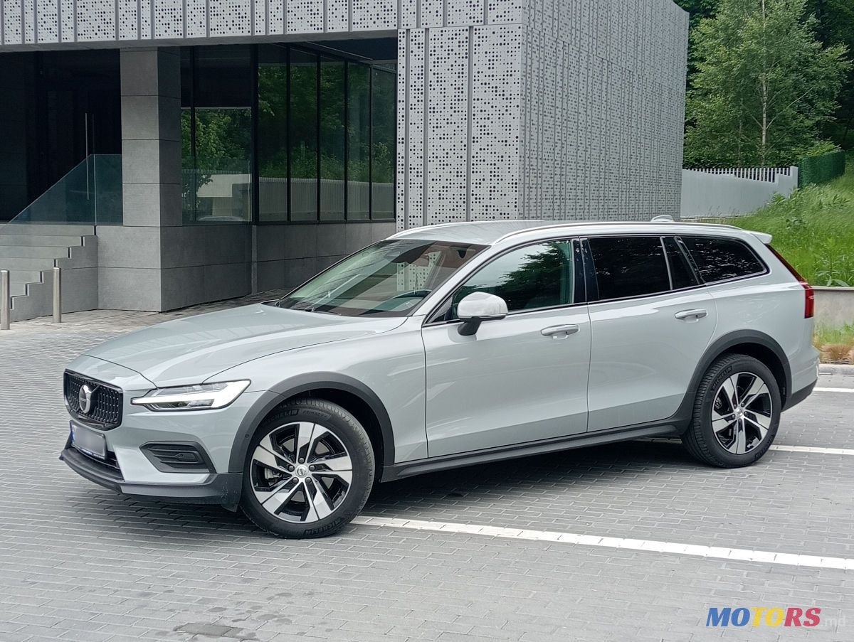2024' Volvo V60 Cross Country photo #3