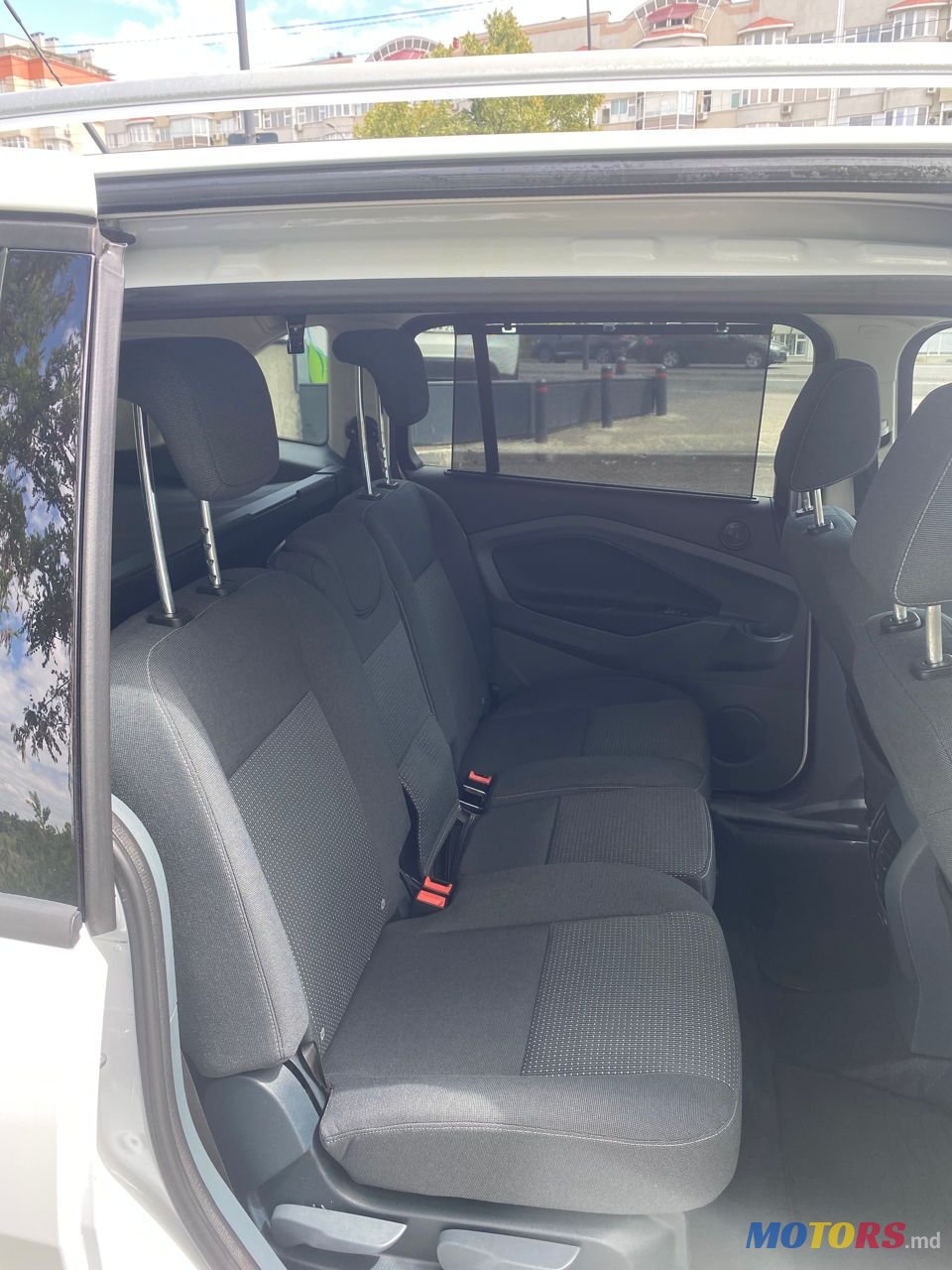 2015' Ford Grand C-MAX photo #6