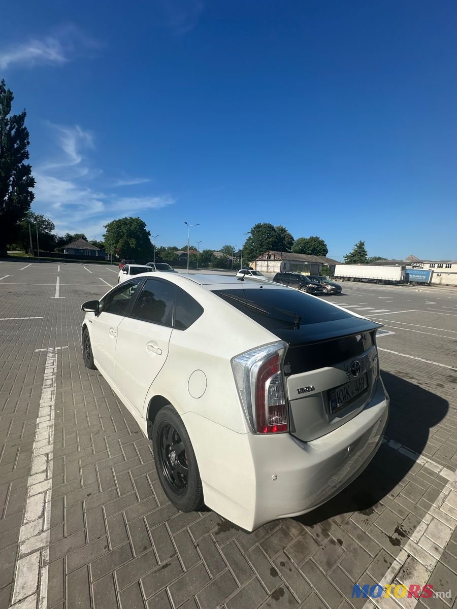 2011' Toyota Prius photo #2