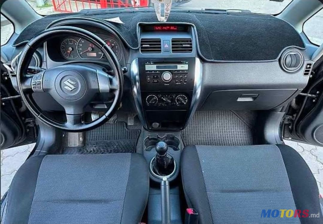 2010' Suzuki SX4 photo #5