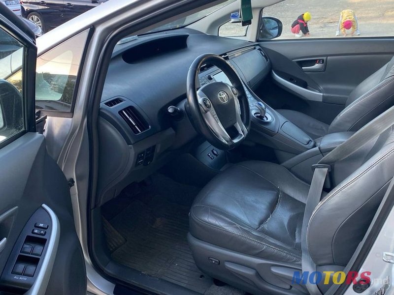 2011' Toyota Prius photo #4