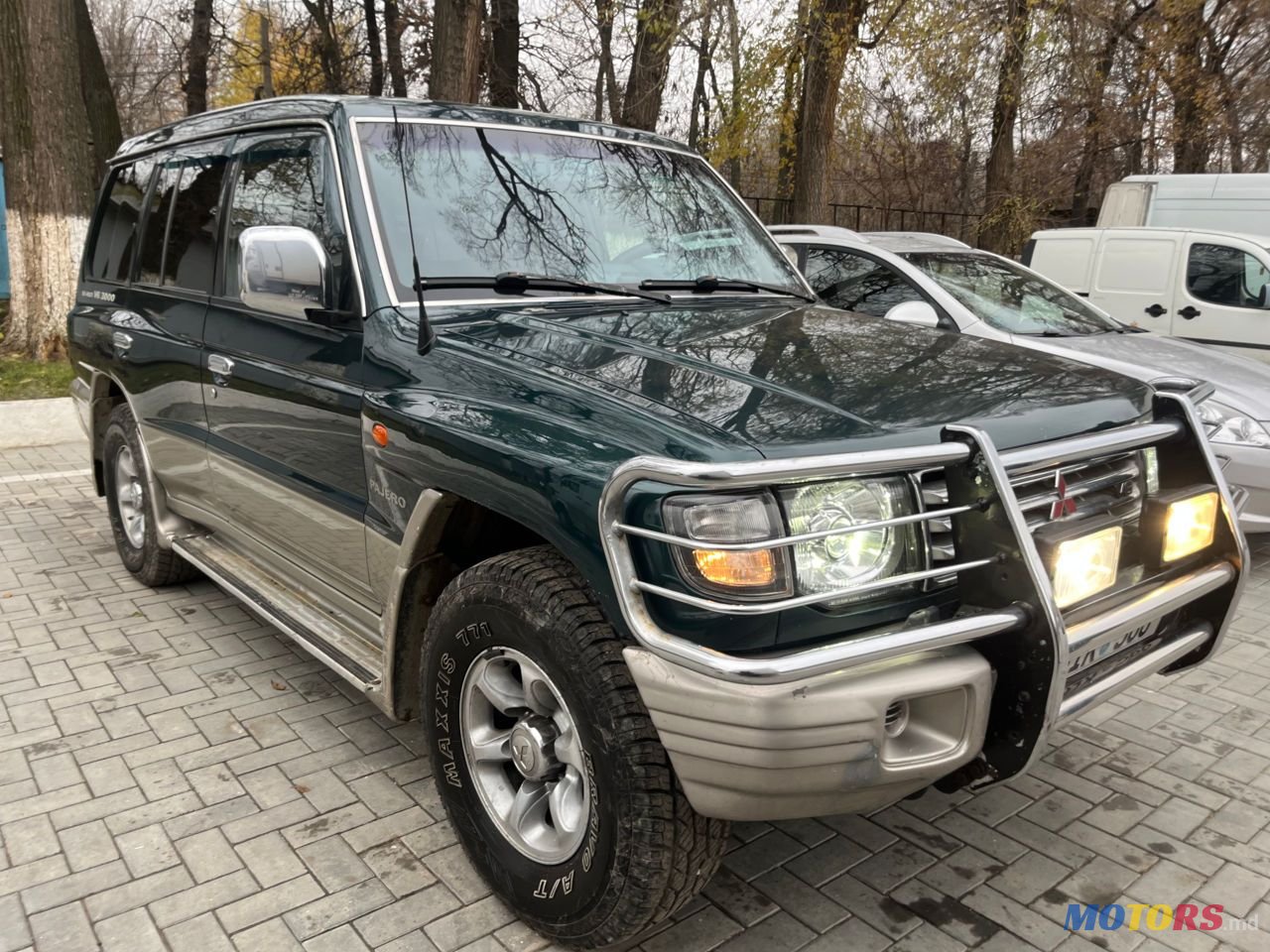 1998' Mitsubishi Pajero photo #1