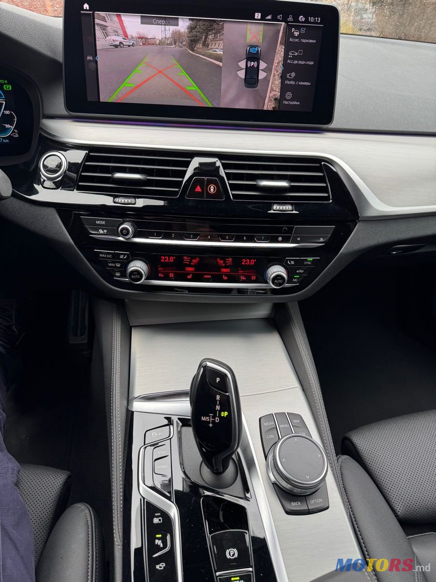 2020' BMW 5 Series photo #6