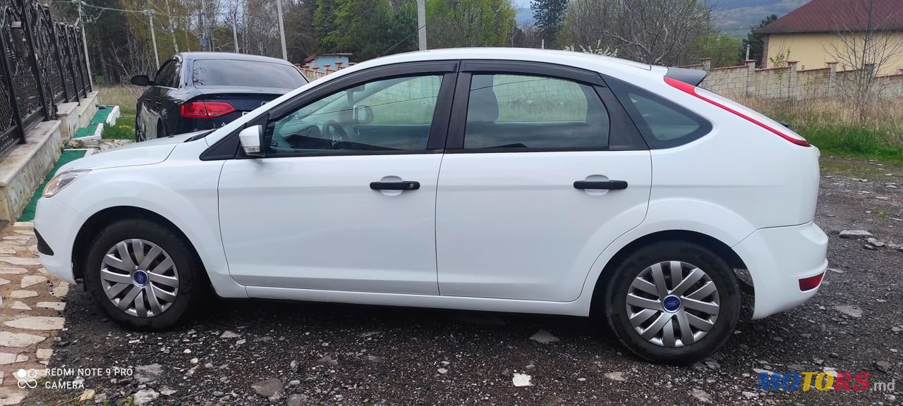 2010' Ford Focus photo #4