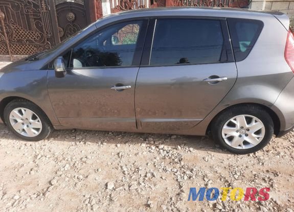 2011' Renault Scenic photo #3