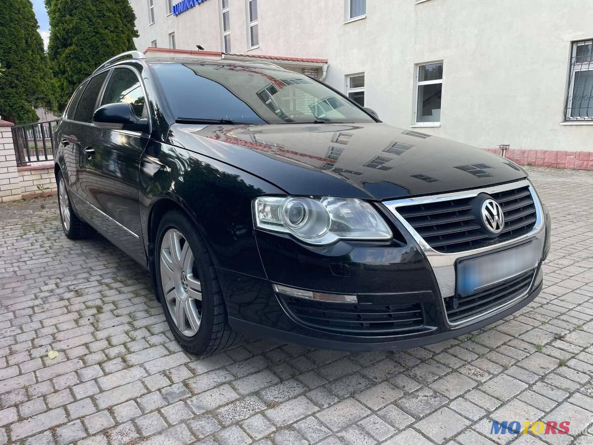 2010' Volkswagen Passat photo #2