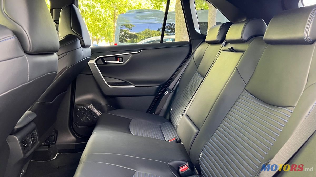 2023' Toyota RAV4 photo #5