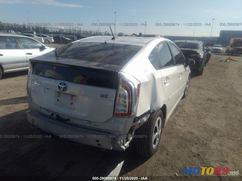 2013' Toyota Prius photo #3