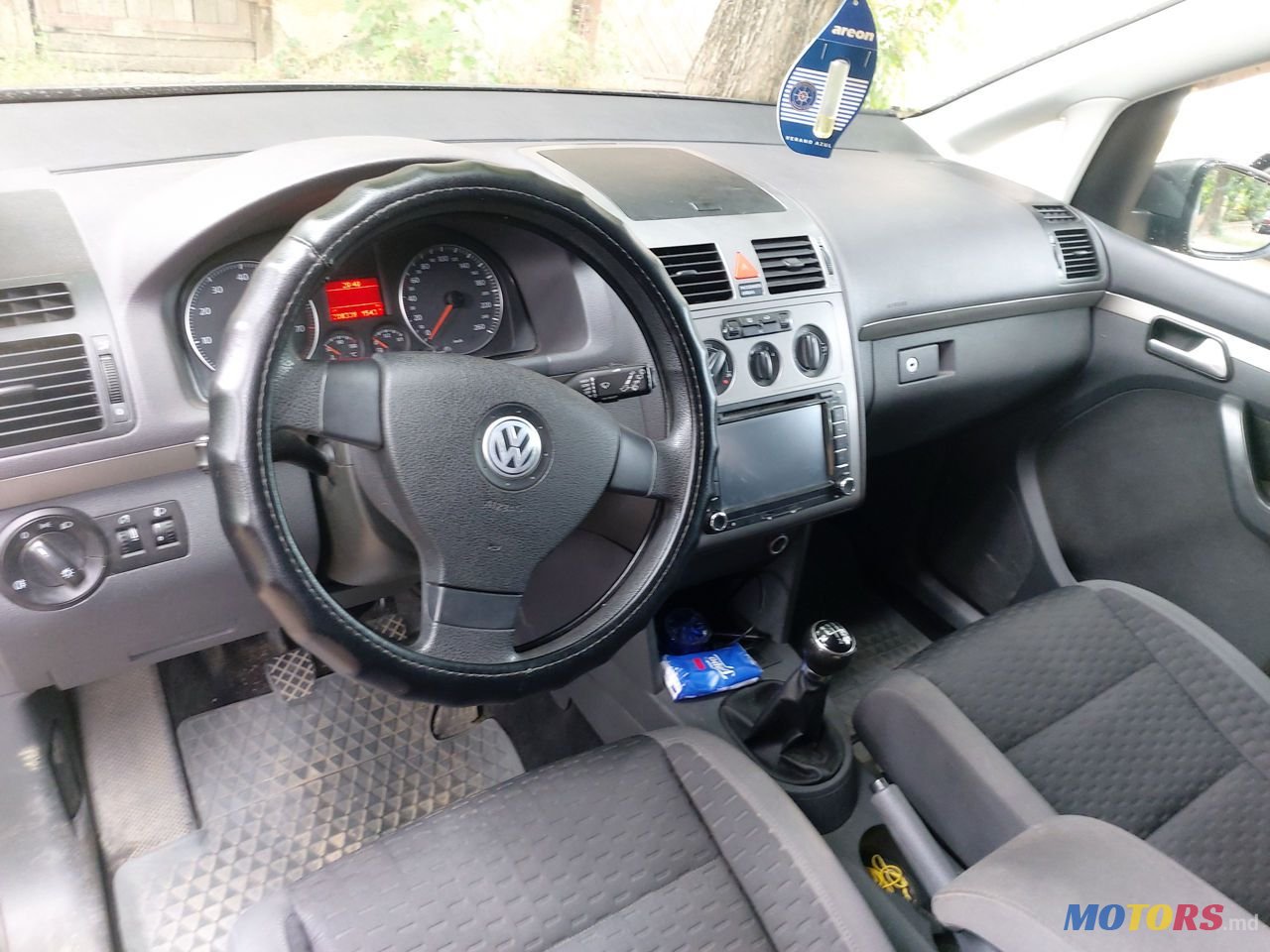 2010' Volkswagen Touran photo #3