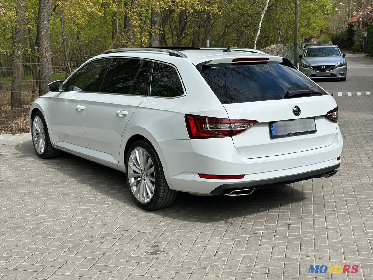 2016' Skoda Superb photo #2