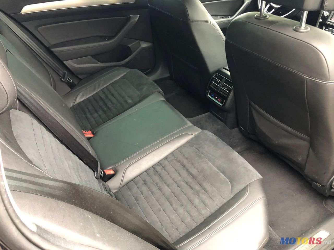 2015' Volkswagen Passat photo #3