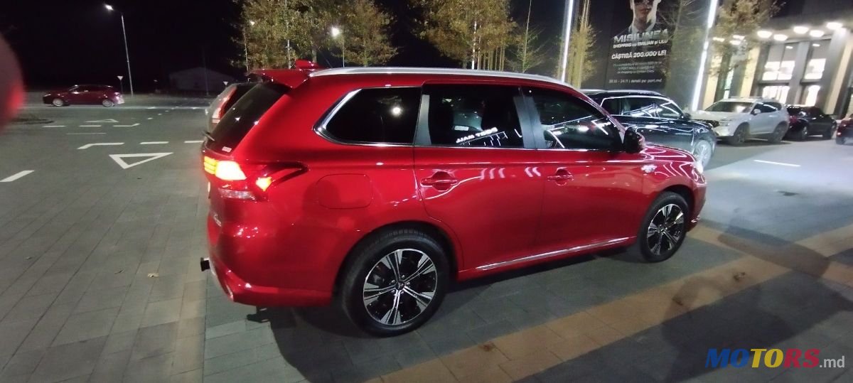 2021' Mitsubishi Outlander photo #1