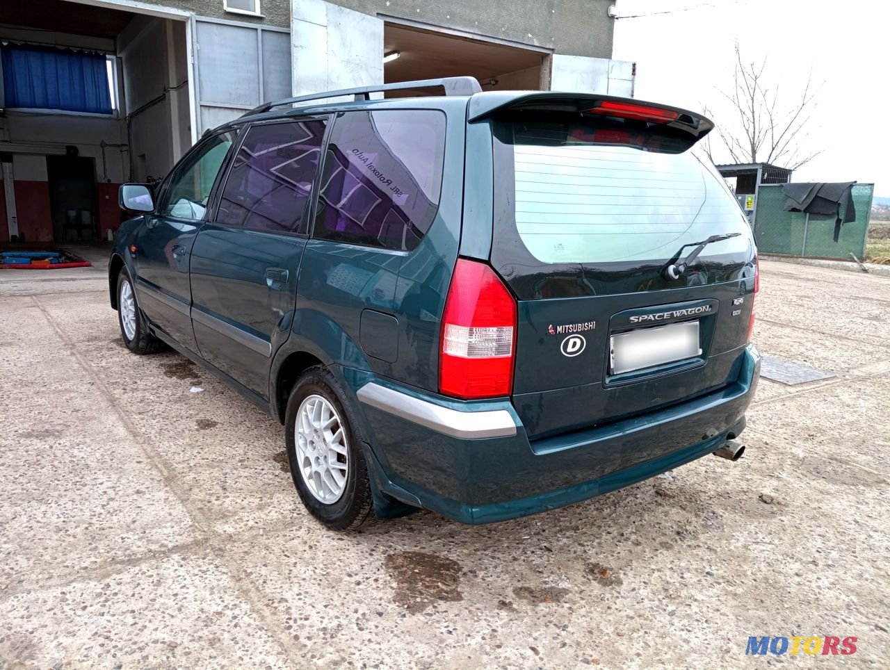 2000' Mitsubishi Space Wagon photo #3