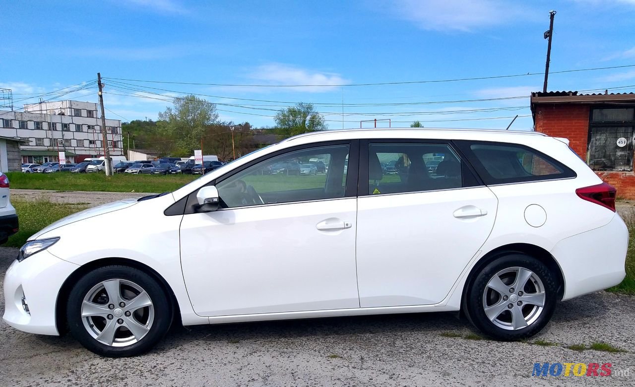 2014' Toyota Auris photo #5