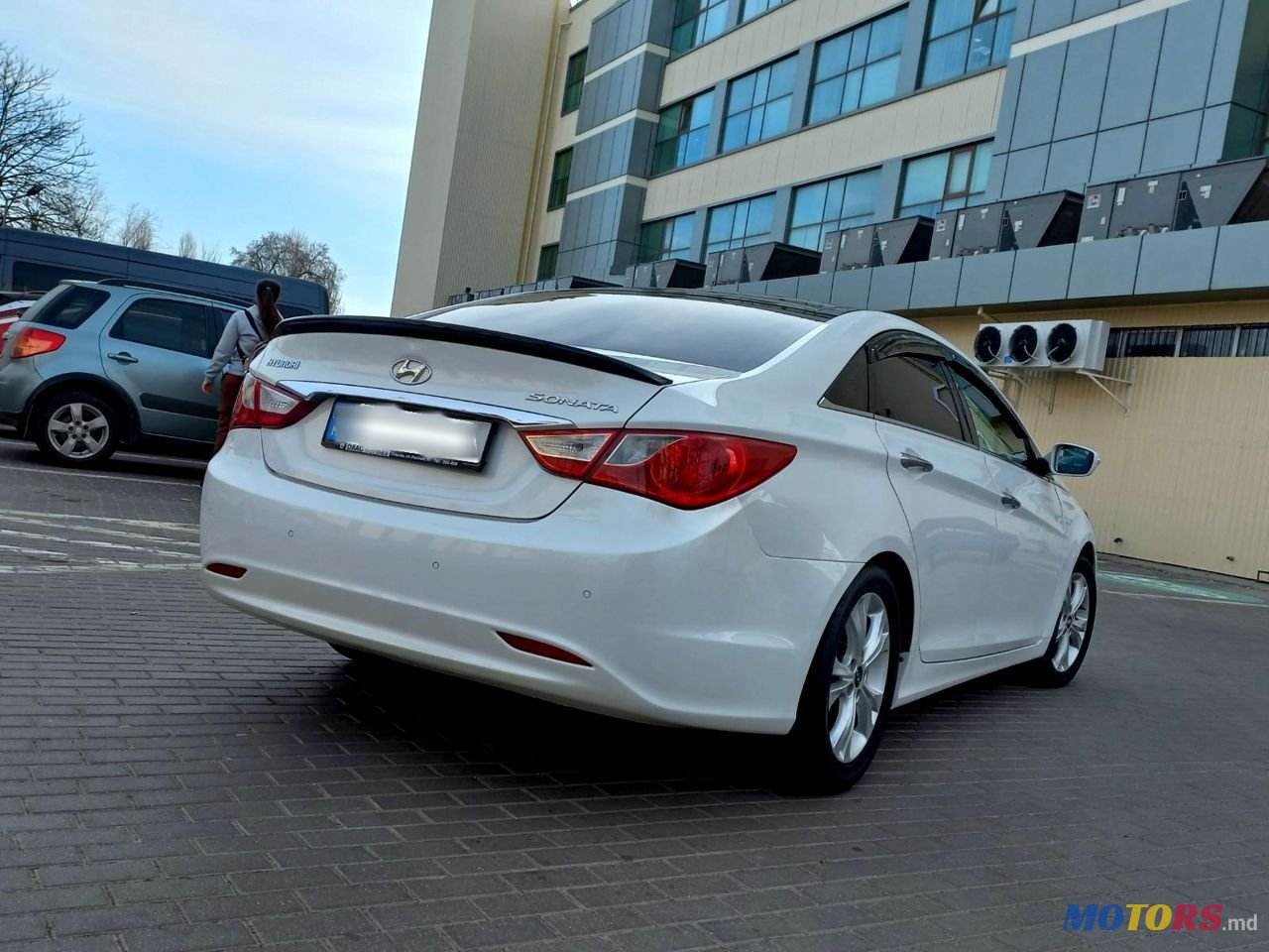 2011' Hyundai Sonata photo #3