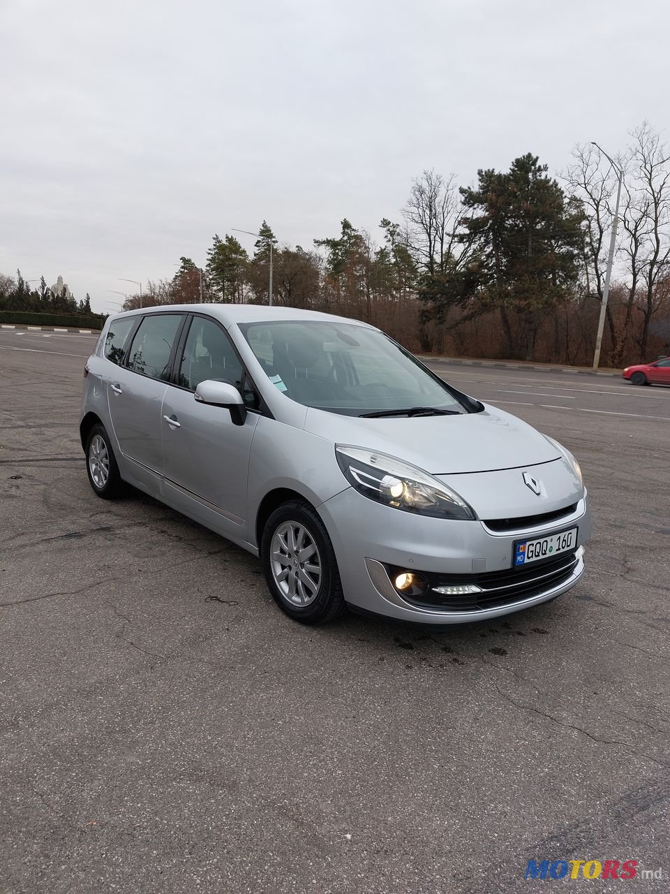 2012' Renault Grand Scenic photo #1