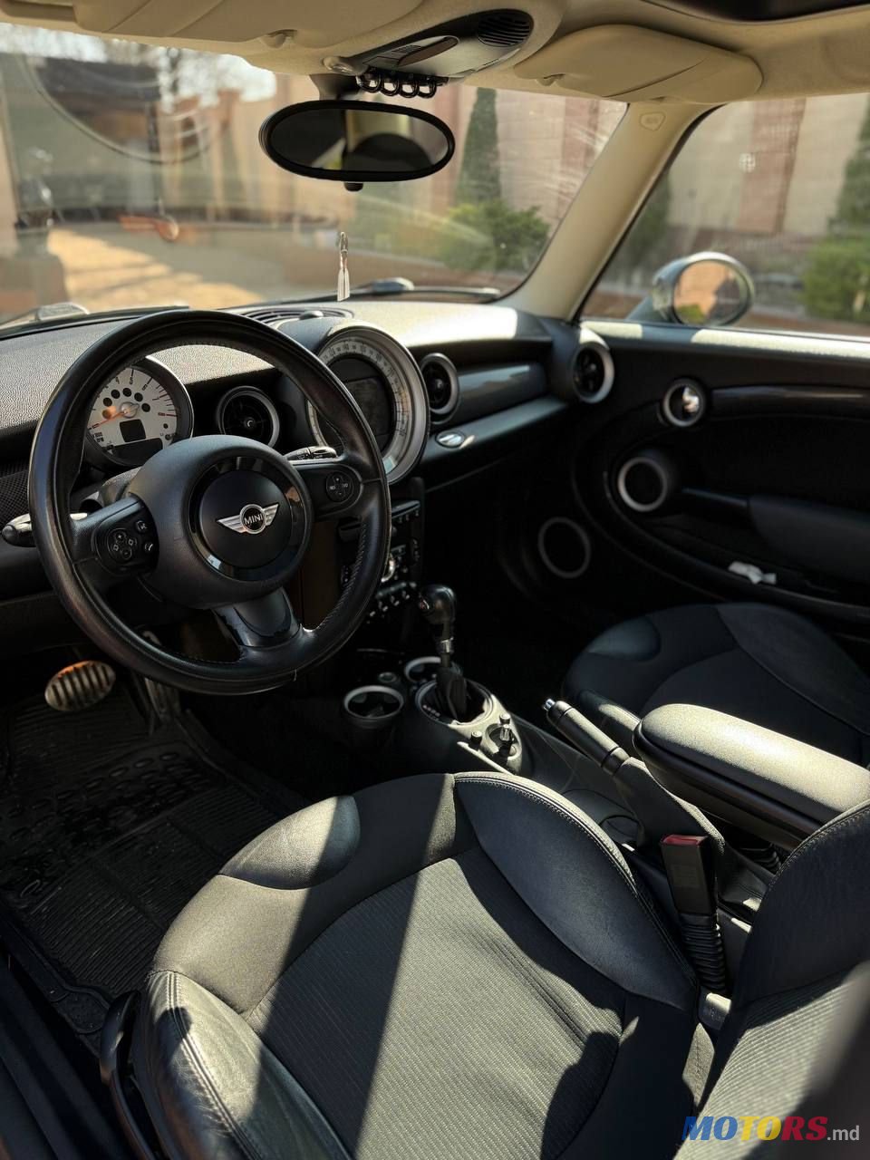 2011' MINI Cooper S photo #3