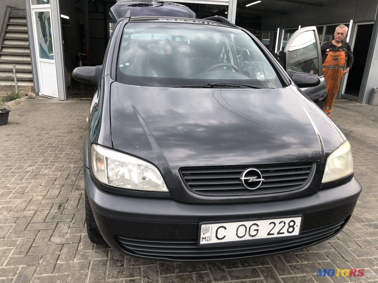 2002' Opel Zafira photo #1