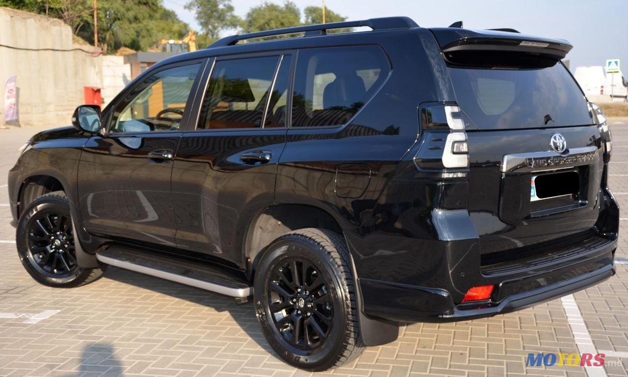 2020' Toyota Land Cruiser Prado photo #4