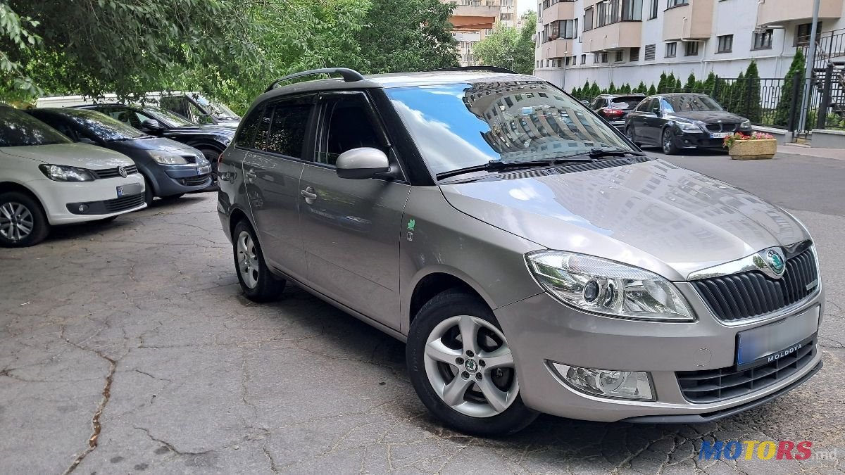 2012' Skoda Fabia photo #2