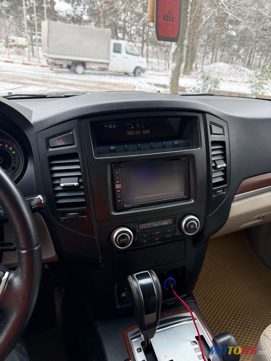 2008' Mitsubishi Pajero photo #5