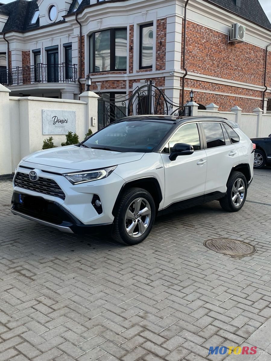 2019' Toyota RAV4 photo #3