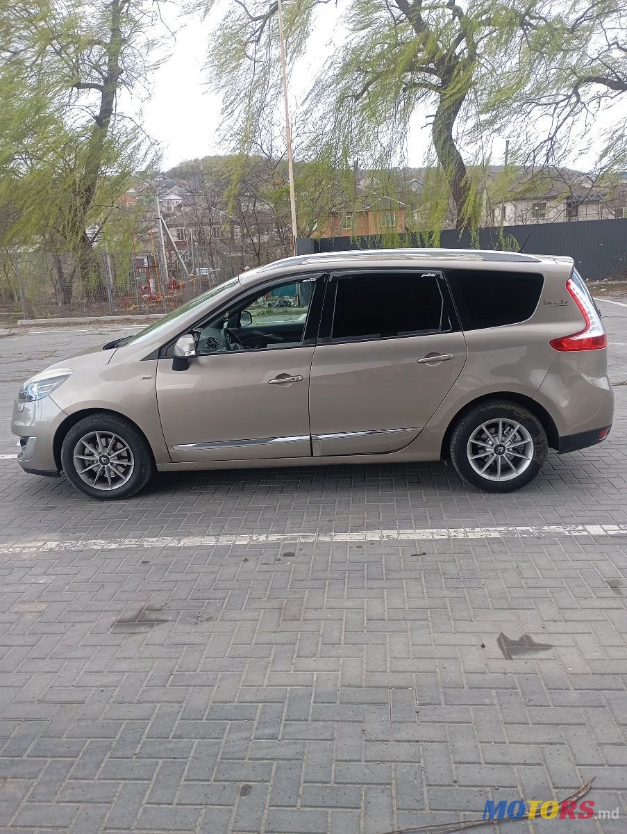 2012' Renault Grand Scenic photo #5