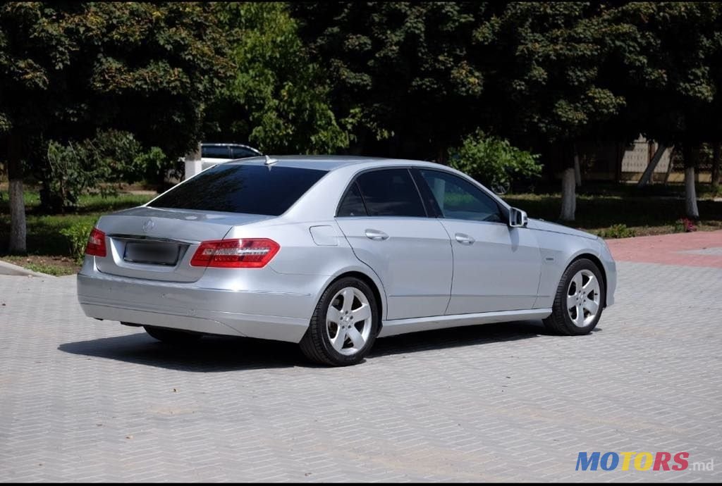 2010' Mercedes-Benz E-Class photo #3