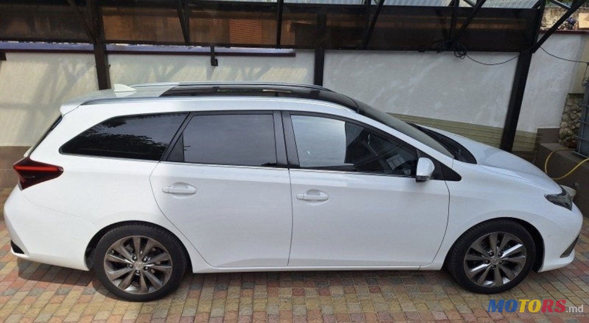 2015' Toyota Auris photo #4
