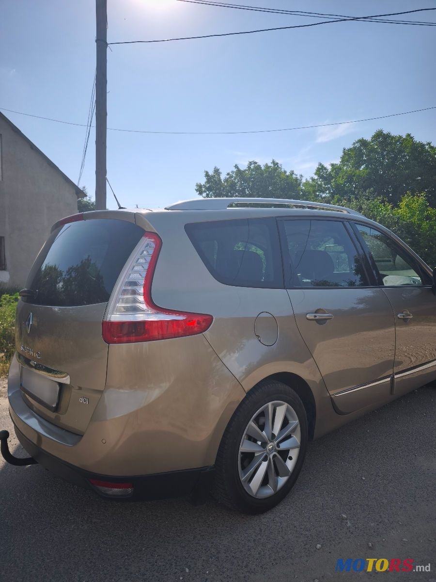 2014' Renault Grand Scenic photo #3