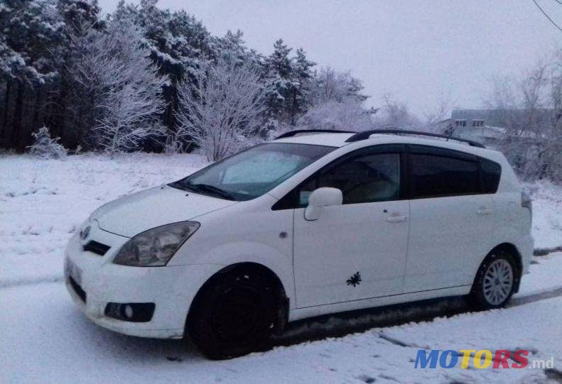 2007' Toyota Corolla Verso photo #1