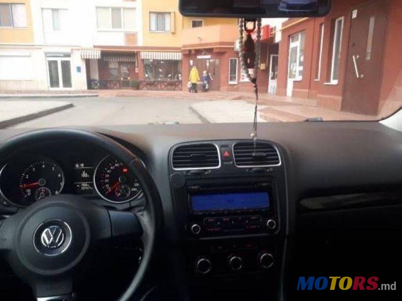 2009' Volkswagen Golf photo #3