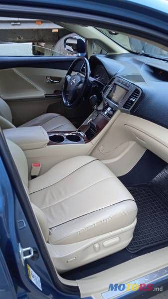 2009' Toyota Venza photo #2