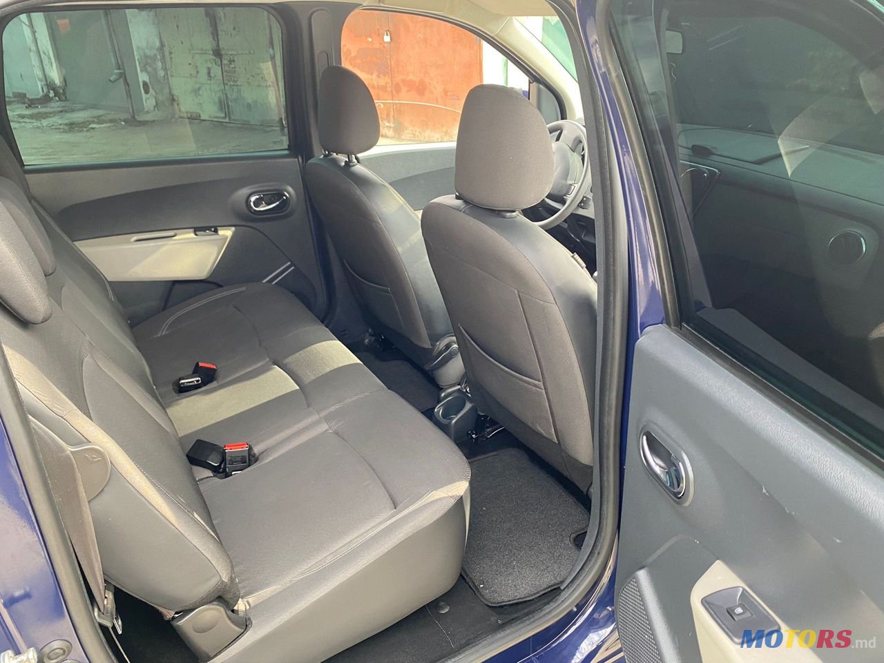 2013' Dacia Lodgy photo #5