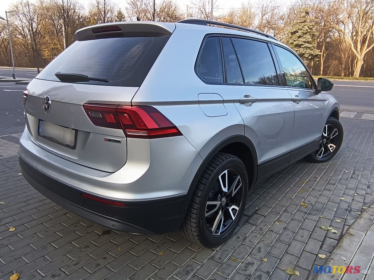 2019' Volkswagen Tiguan photo #5