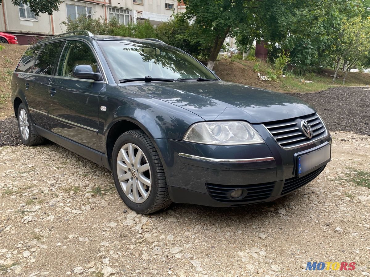 2002' Volkswagen Passat photo #2