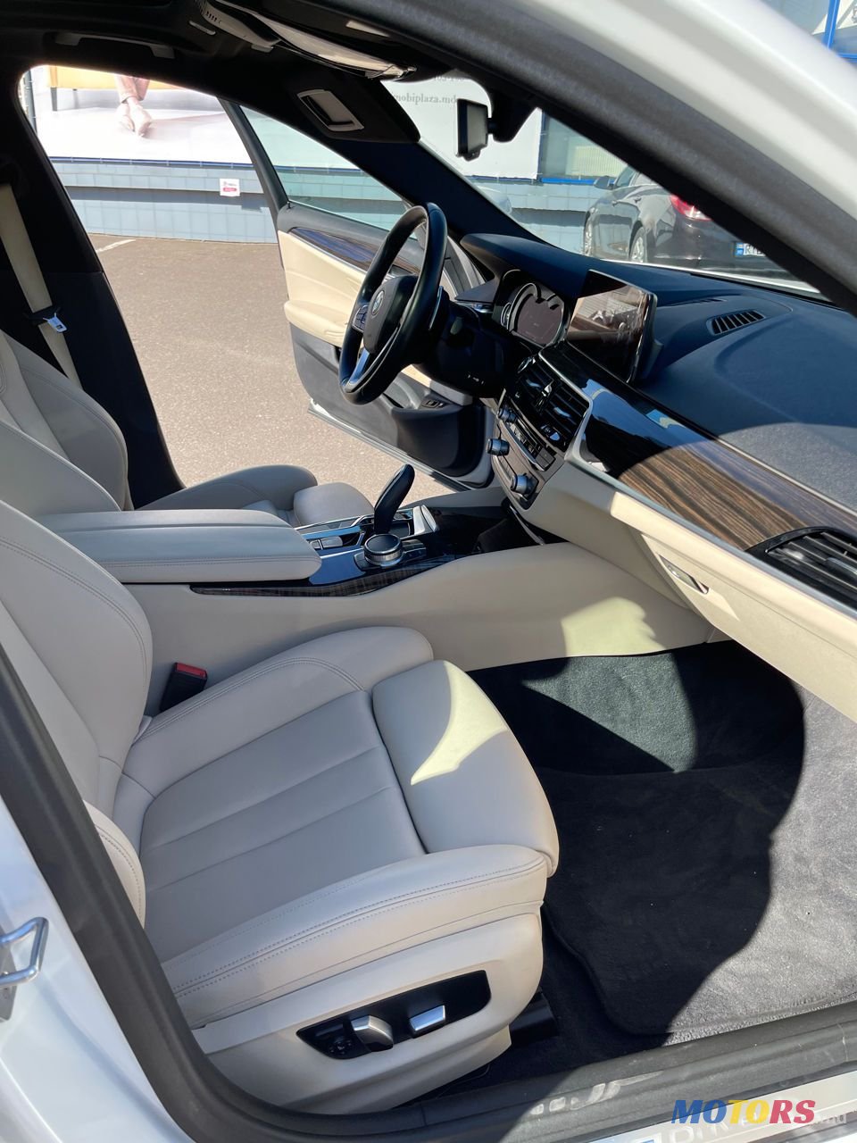 2019' BMW 5 Series photo #1