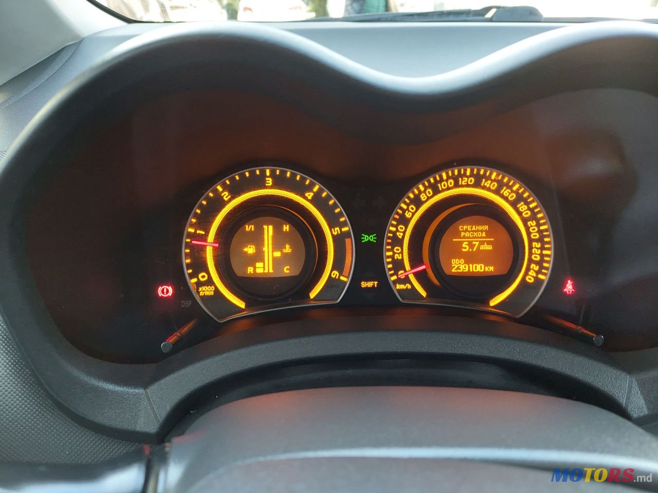 2007' Toyota Auris photo #2