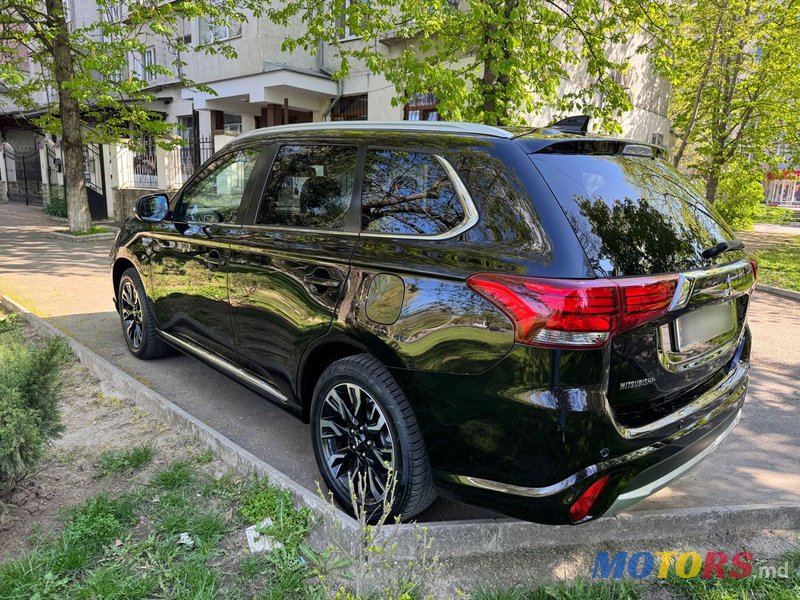 2015' Mitsubishi Outlander photo #3