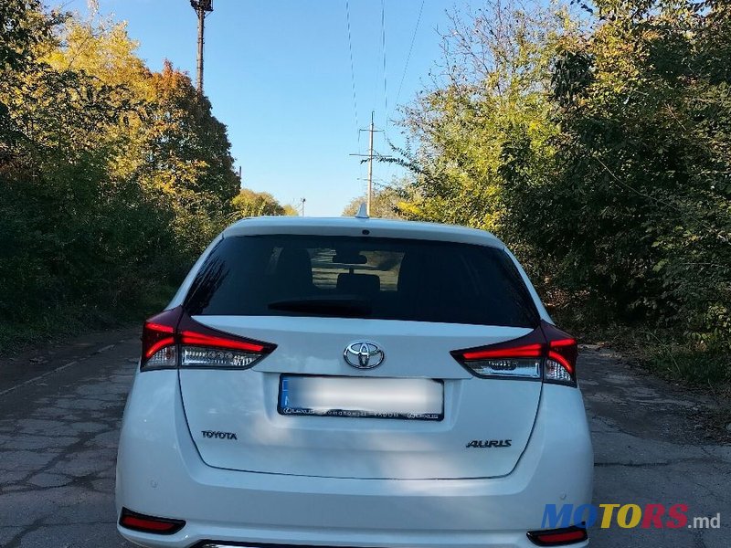2016' Toyota Auris photo #2